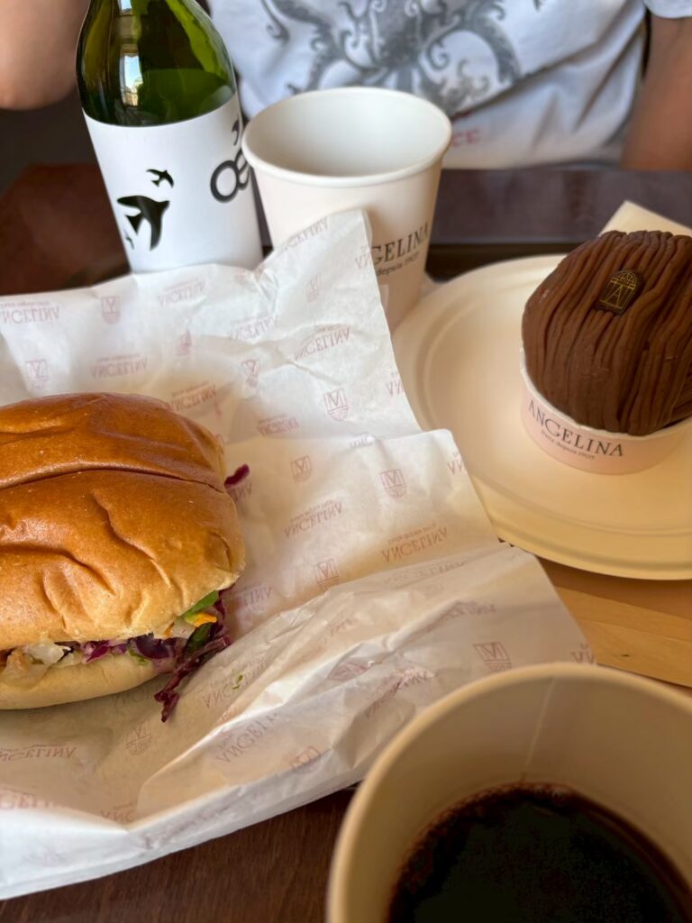 宮殿内のカフェ「アンジェリーナ」