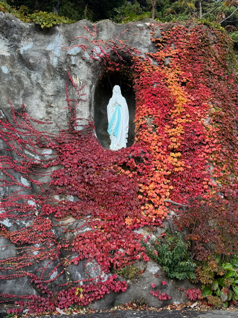 赤い洞窟の聖母マリア