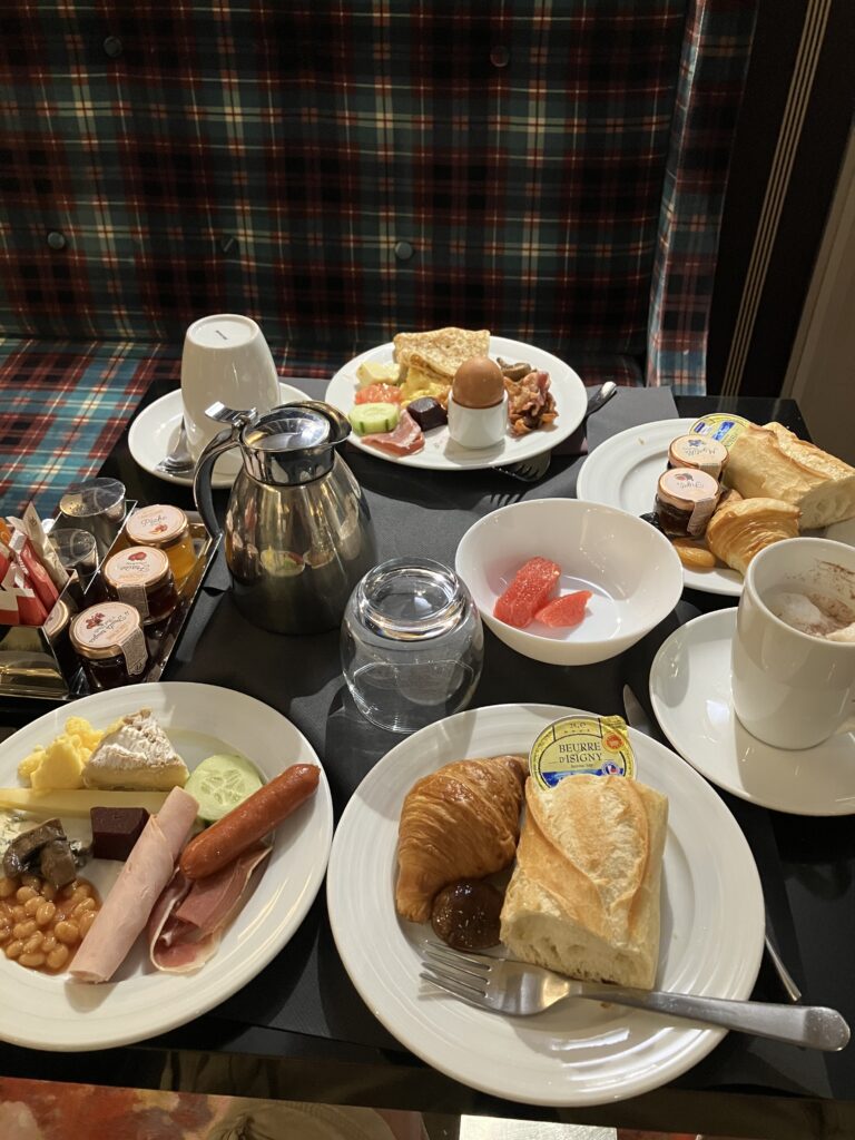 レストランでバイキング