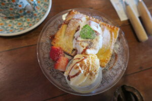 出来立てあつあつのアップルパイ